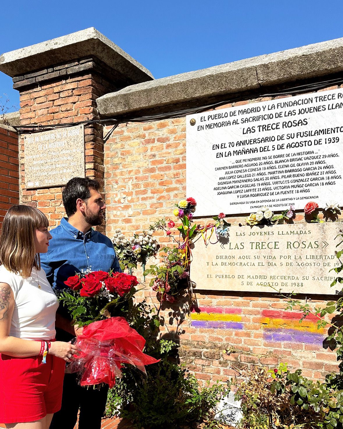 Homenaje por el 85 aniversario de las 13 rosas