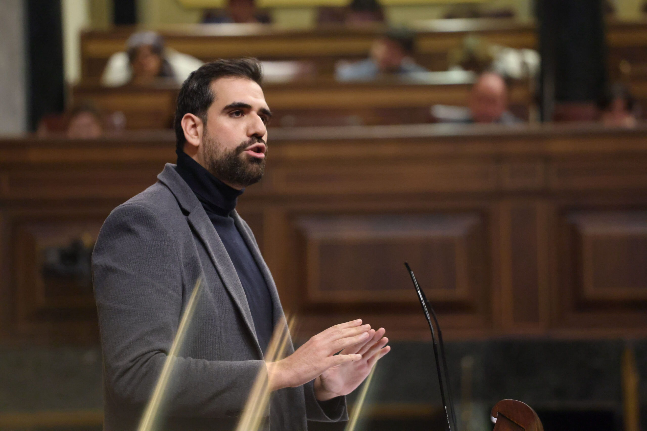 Víctor Camino defiende “a la inmigración que salvó vidas frente a un Mazón radical que las puso en peligro”